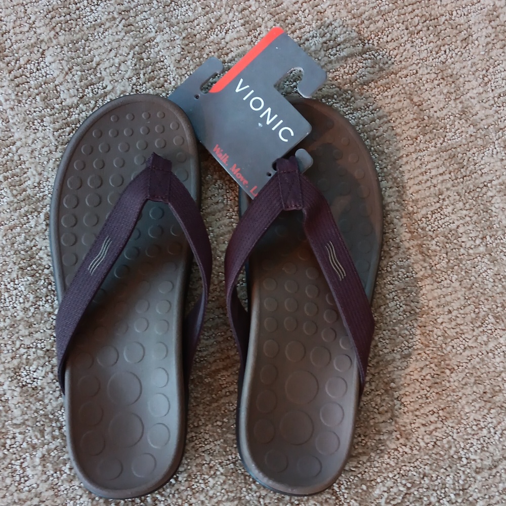 Men's flip flops.